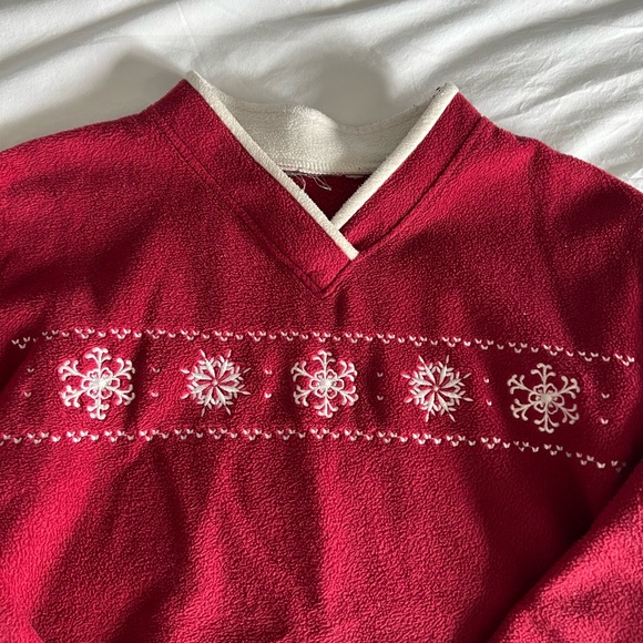 Red winter themed v-neck sweater - Picture 2 of 2